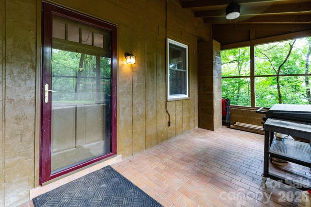 210 Sunset Farm Road, Whittier, NC 28789