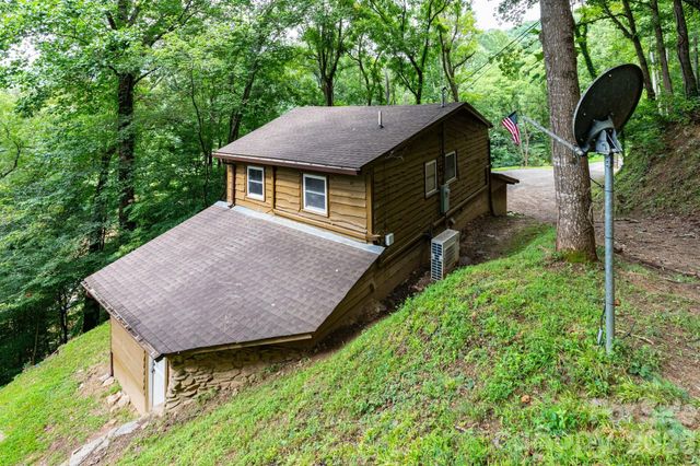 210 Sunset Farm Road, Whittier, NC 28789