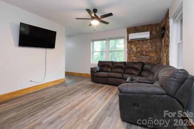 210 Sunset Farm Road, Whittier, NC 28789