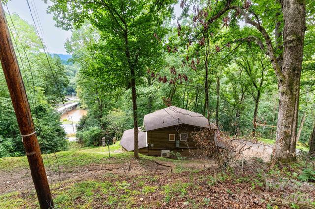 210 Sunset Farm Road, Whittier, NC 28789