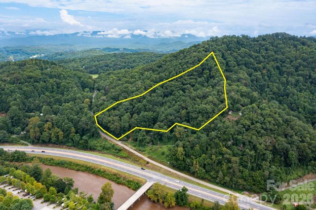210 Sunset Farm Road, Whittier, NC 28789