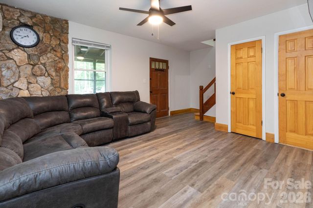 210 Sunset Farm Road, Whittier, NC 28789