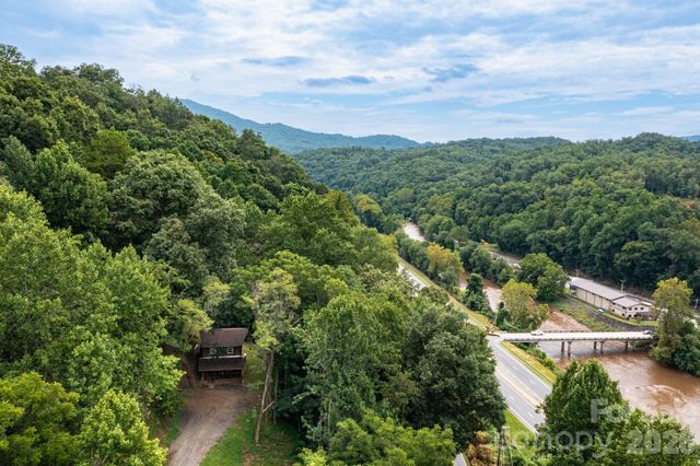 210 Sunset Farm Road, Whittier, NC 28789