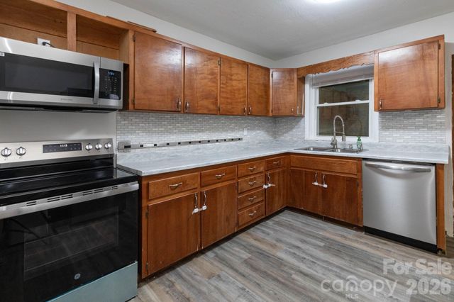 210 Sunset Farm Road, Whittier, NC 28789