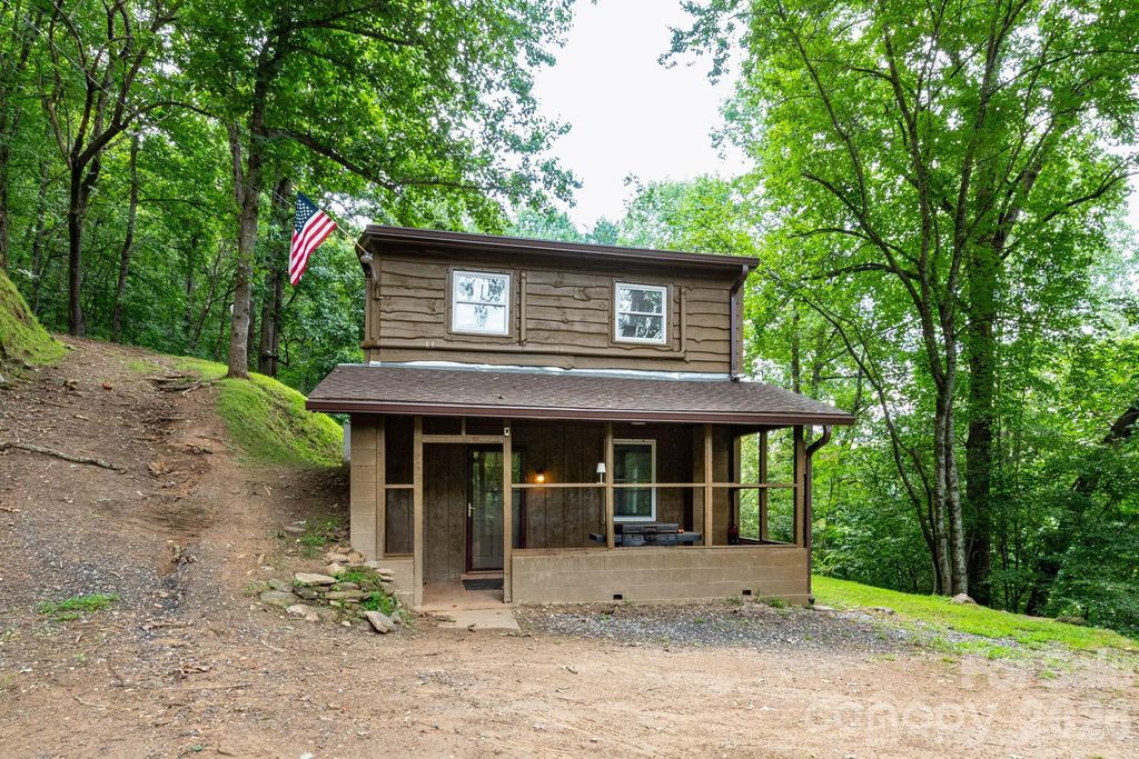 210 Sunset Farm Road, Whittier, NC 28789