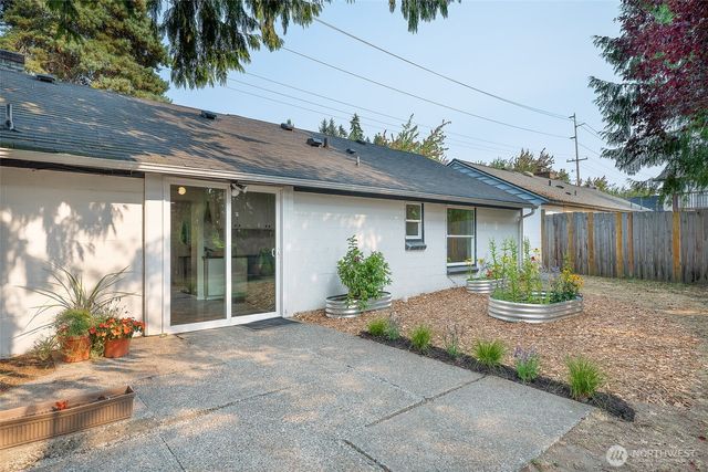 17211 5th Avenue NE, Shoreline, WA 98155