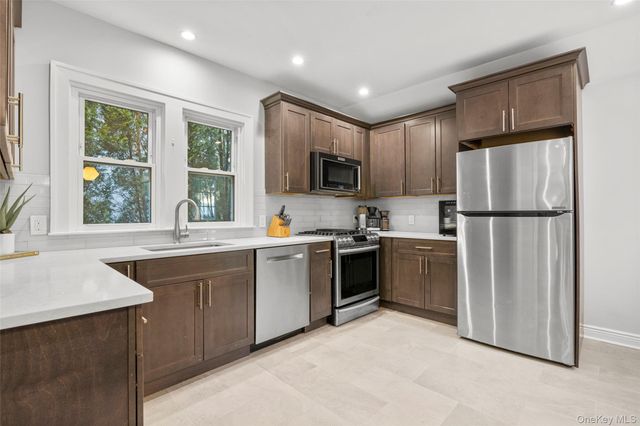 85 Lakeview Avenue, Scarsdale, NY 10583