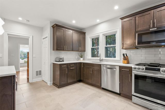 85 Lakeview Avenue, Scarsdale, NY 10583