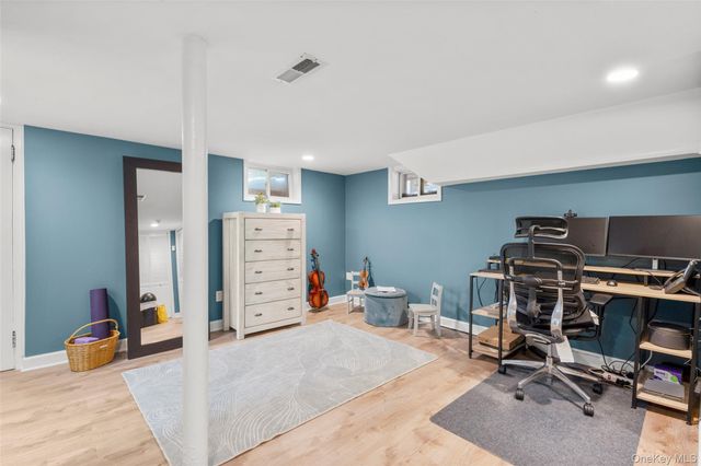 85 Lakeview Avenue, Scarsdale, NY 10583