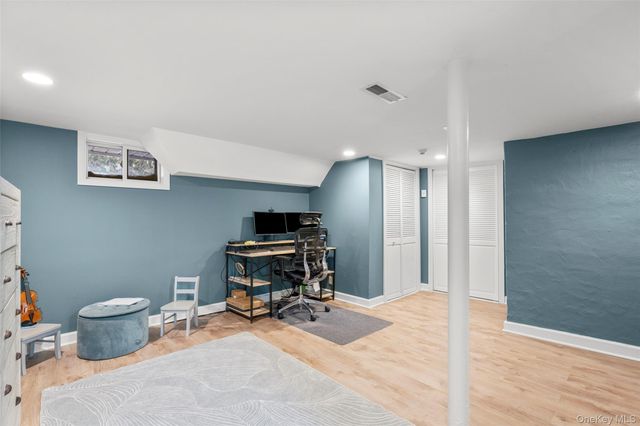 85 Lakeview Avenue, Scarsdale, NY 10583