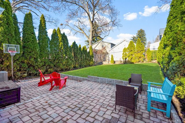 85 Lakeview Avenue, Scarsdale, NY 10583