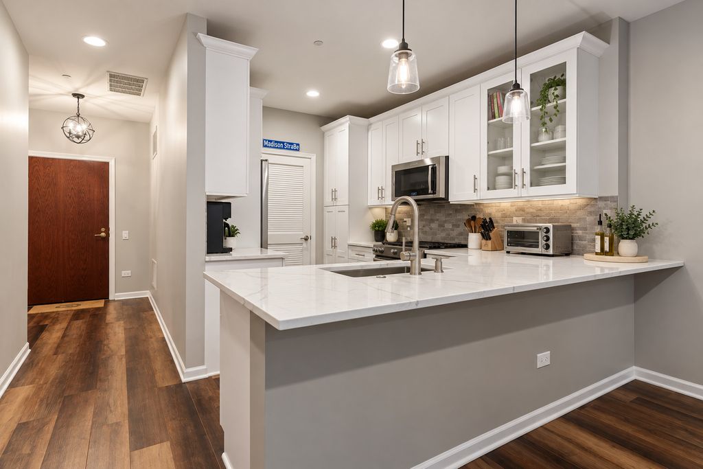 33 W Huron Street 402, Chicago, IL 60654 — photo 3