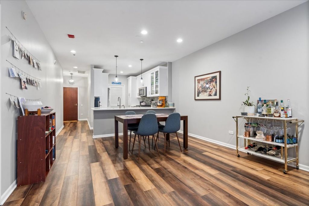 33 W Huron Street 402, Chicago, IL 60654 — photo 5