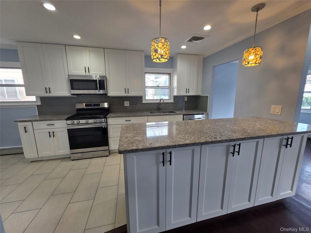 32-23 Plunkett Avenue 1, Far Rockaway, NY 11691