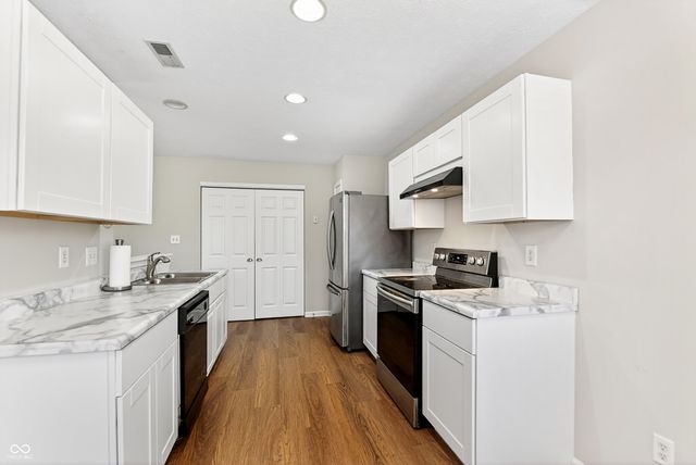 9524 Charter Drive, Indianapolis, IN 46250