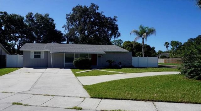 8518 WOODLAKE DRIVE, Tampa, FL 33615