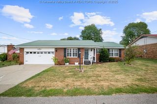212 Woodland Forest, Winfield, WV 25213