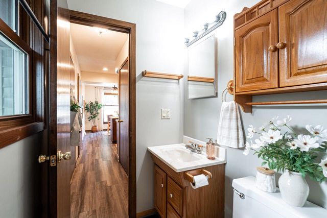 1704 Mohawk LANE, Waukesha, WI 53186