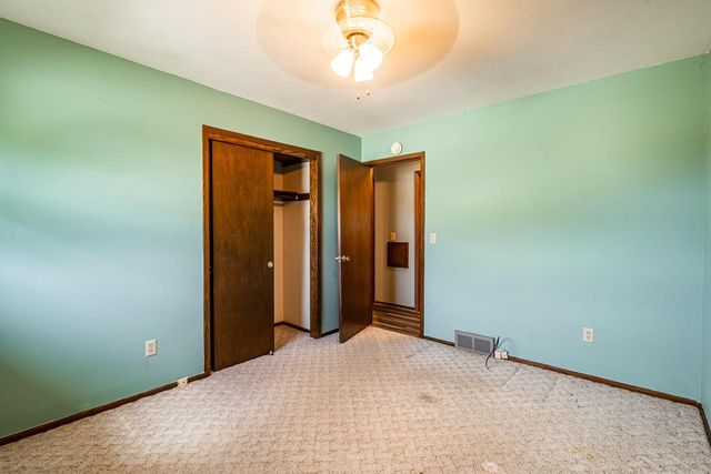 1704 Mohawk LANE, Waukesha, WI 53186