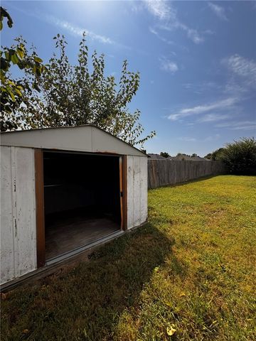 1532 Hutchinson Street, Pea Ridge, AR 72751