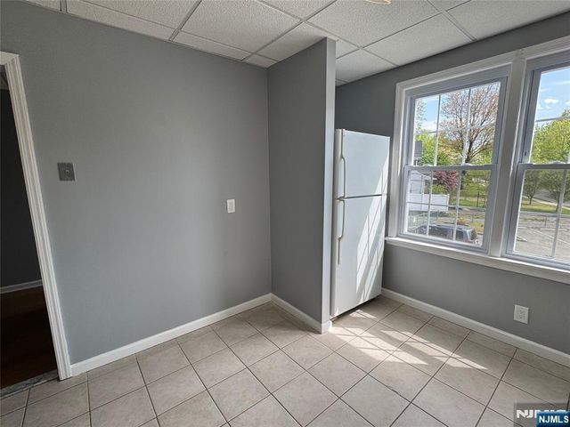 196 Rock Road 2A, Glen Rock, NJ 07452