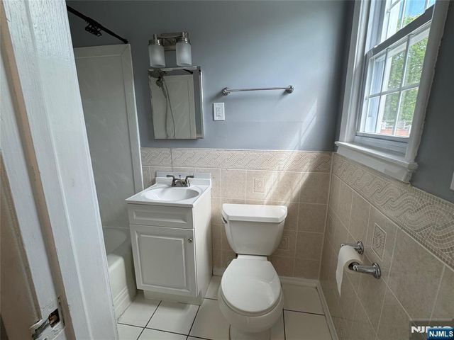 196 Rock Road 2A, Glen Rock, NJ 07452