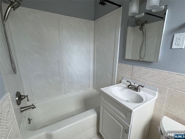 196 Rock Road 2A, Glen Rock, NJ 07452