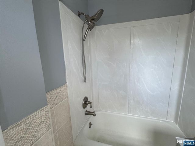 196 Rock Road 2A, Glen Rock, NJ 07452