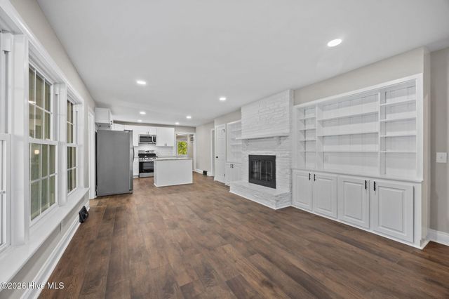 1401 Greenville Boulevard SE, Greenville, NC 27858