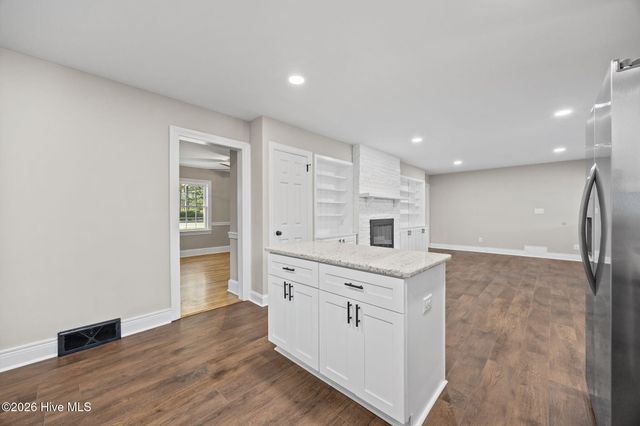 1401 Greenville Boulevard SE, Greenville, NC 27858