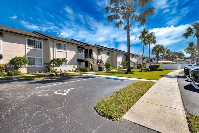 4040 Crystal Lake Dr 105, Deerfield Beach, FL 33064