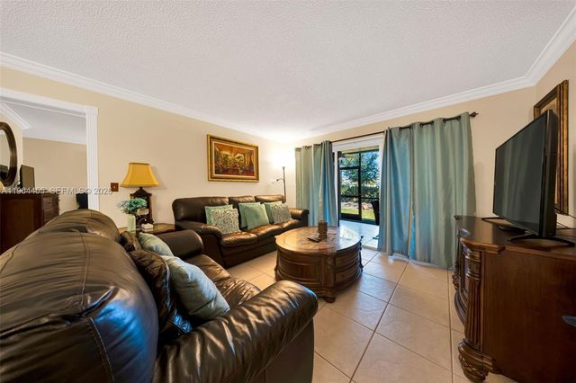 4040 Crystal Lake Dr 105, Deerfield Beach, FL 33064
