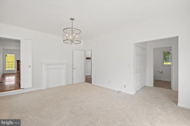 274 AARON MOUNTAIN RD, Castleton, VA 22716