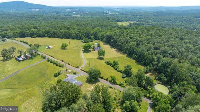 274 AARON MOUNTAIN RD, Castleton, VA 22716