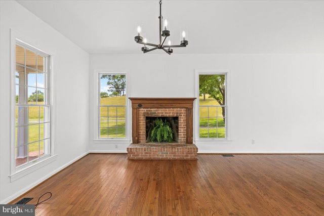 274 AARON MOUNTAIN RD, Castleton, VA 22716