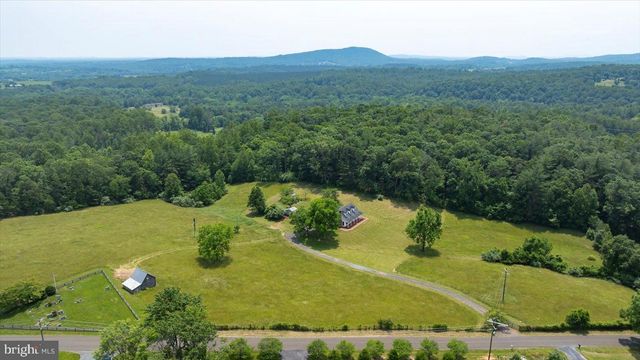 274 AARON MOUNTAIN RD, Castleton, VA 22716
