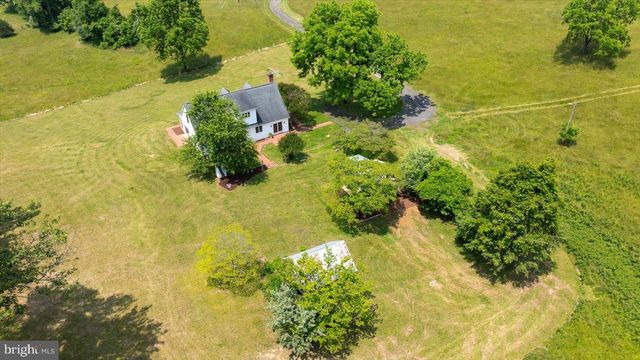 274 AARON MOUNTAIN RD, Castleton, VA 22716