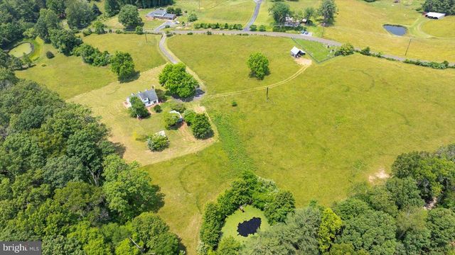 274 AARON MOUNTAIN RD, Castleton, VA 22716