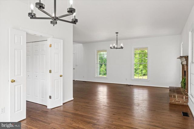 274 AARON MOUNTAIN RD, Castleton, VA 22716