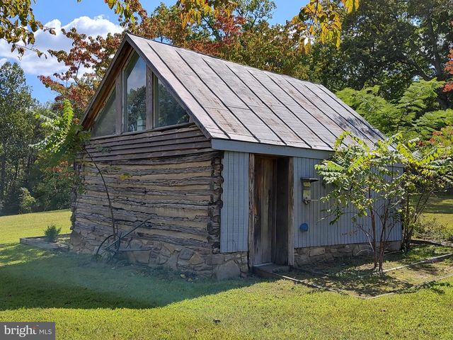 274 AARON MOUNTAIN RD, Castleton, VA 22716