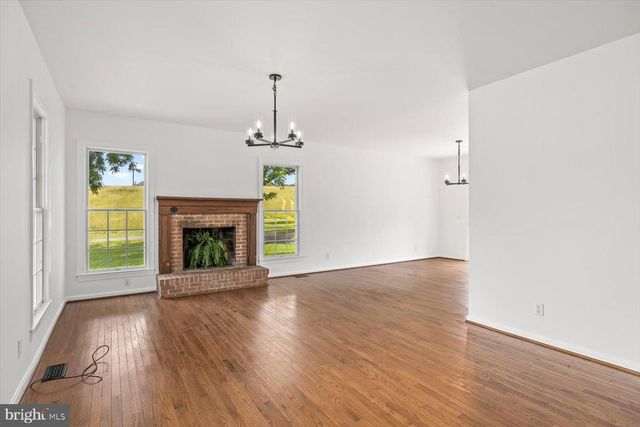 274 AARON MOUNTAIN RD, Castleton, VA 22716