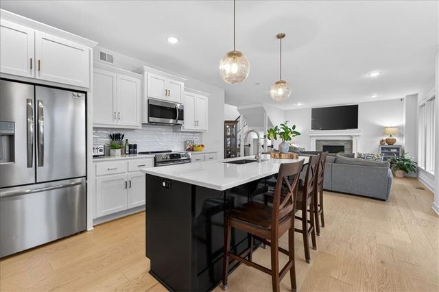 6619 NW 105th Court, Kansas City, MO 64154