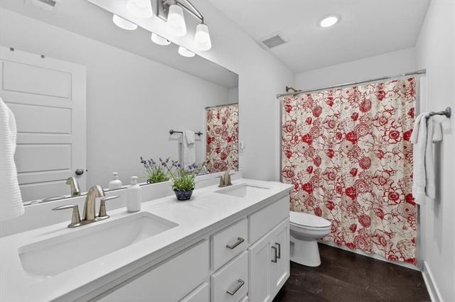 6619 NW 105th Court, Kansas City, MO 64154