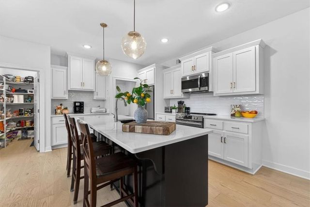6619 NW 105th Court, Kansas City, MO 64154