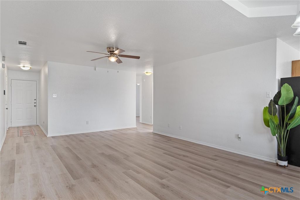 Image 6 of property listing at 3506 Viewcrest Drive, Killeen, TX 76549