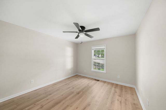 74 Maple Dr, Winchester, TN 37398