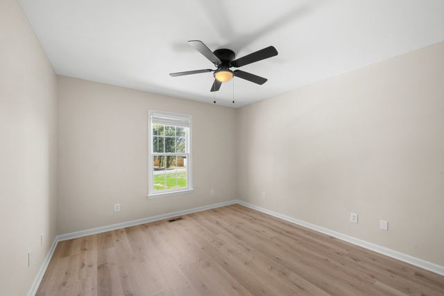 74 Maple Dr, Winchester, TN 37398