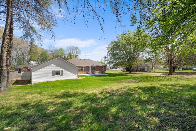 74 Maple Dr, Winchester, TN 37398