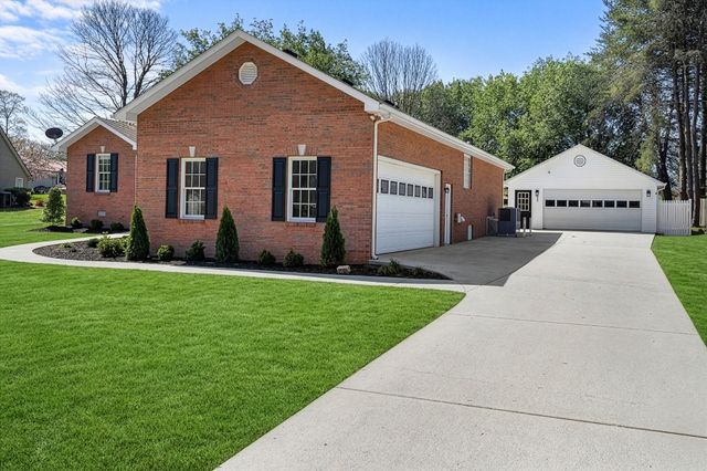 74 Maple Dr, Winchester, TN 37398