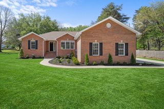 74 Maple Dr, Winchester, TN 37398